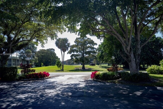 property at 4017 N Cypress Dr