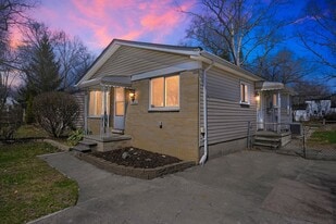 35046 Rosslyn St in Westland, MI - Building Photo