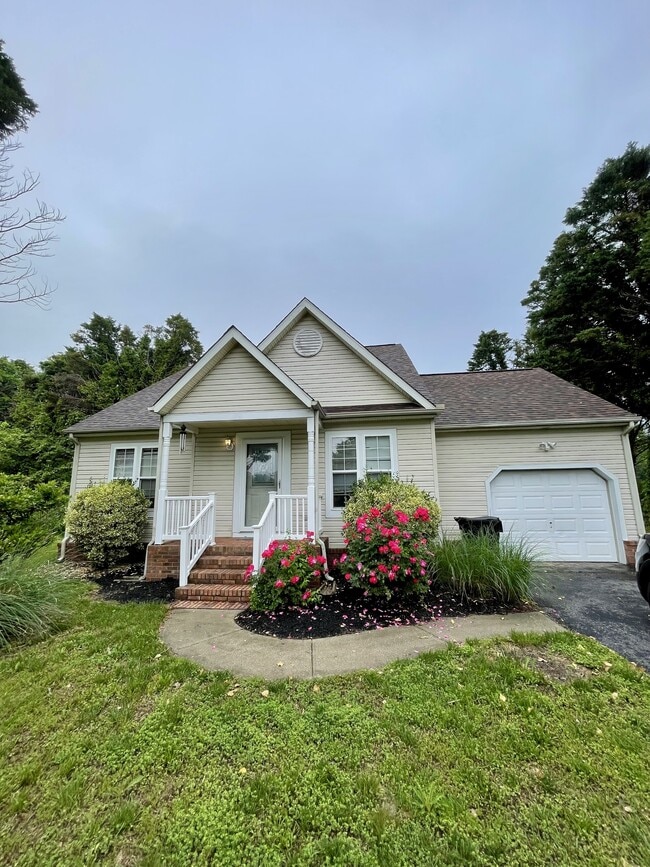 property at 805 Upland Dr
