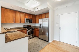 4 Constellation Pl in Jersey City, NJ - Building Photo - Building Photo