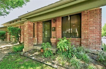 901 Park Village Cove in Austin, TX - Building Photo - Building Photo