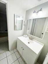 400 W Park Dr in Miami, FL - Building Photo - Building Photo