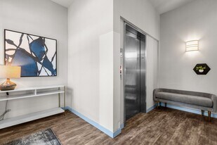 Lynwood Commons in Bainbridge Island, WA - Building Photo