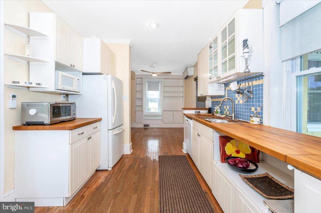 916 E B St in Brunswick, MD - Building Photo
