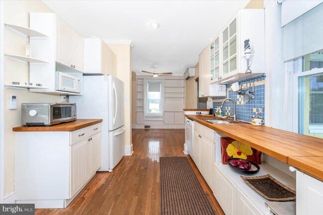 property at 916 E B St
