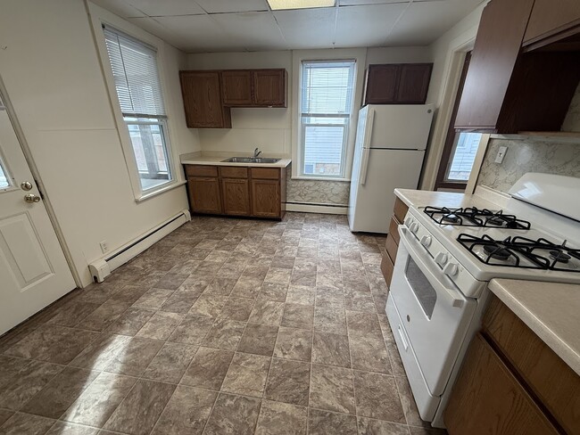 2149 E Washington Ave, Unit #1 in Madison, WI - Building Photo - Building Photo