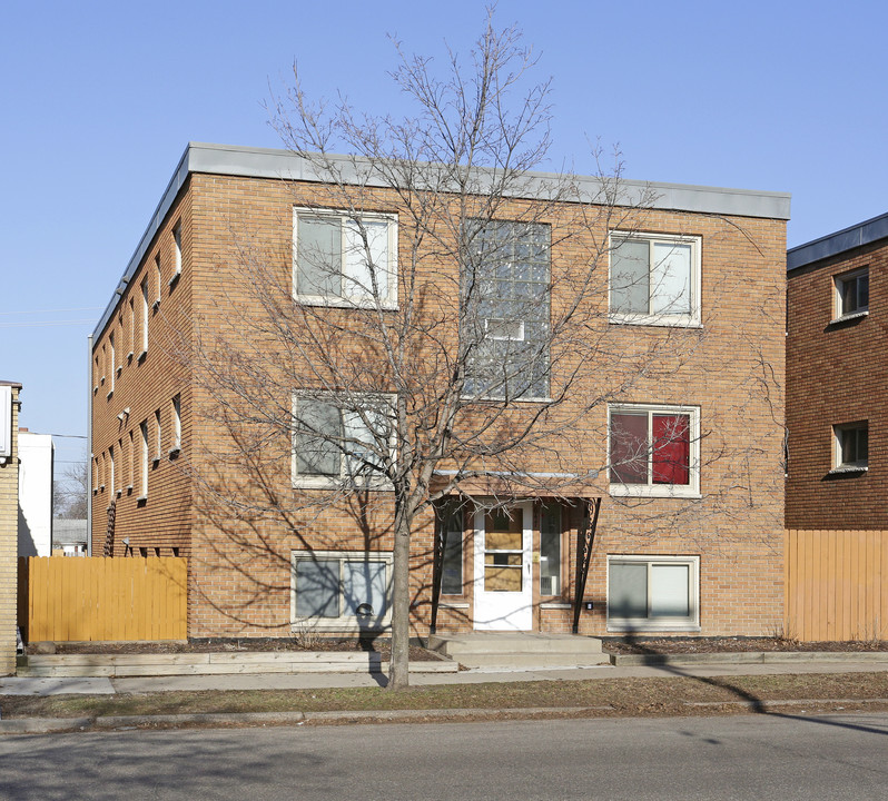 647 Cleveland Ave S in St. Paul, MN - Building Photo