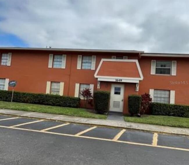 property at 1649 W Oak Ridge Rd