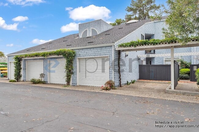 749 Barnegat Ln in Redwood City, CA - Foto de edificio - Building Photo