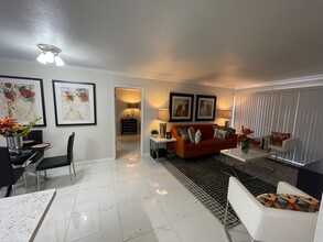 Star Voss Apartments in Houston, TX - Building Photo - Building Photo