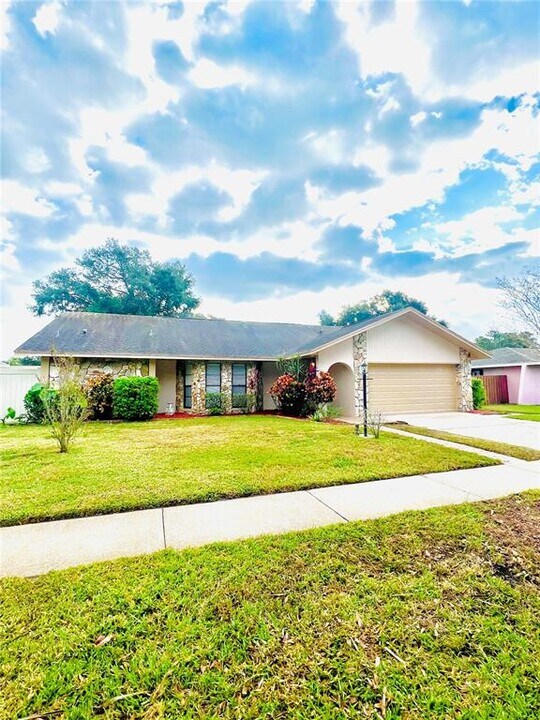 13001 116th St in Largo, FL - Building Photo