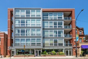 744 W Fullerton Ave in Chicago, IL - Building Photo