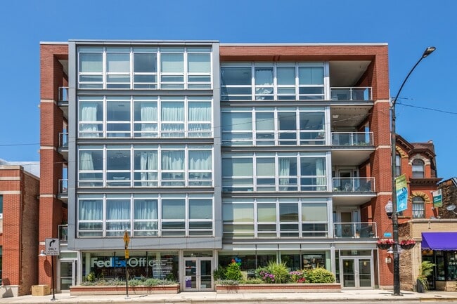 property at 744 W Fullerton Ave