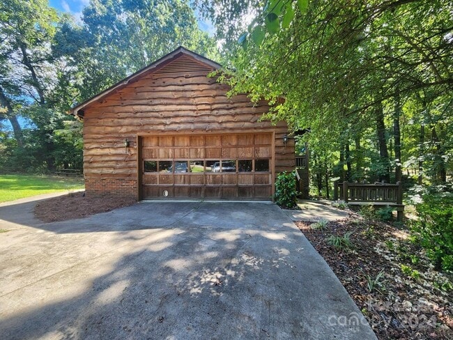 property at 9000 Oakridge Dr