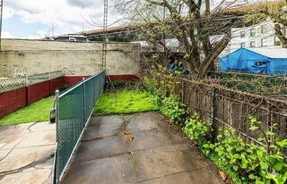 32 Garnet St, Unit GARDEN in Brooklyn, NY - Building Photo