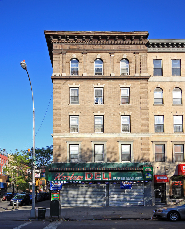 201 West 136th Street in New York, NY - Foto de edificio - Building Photo