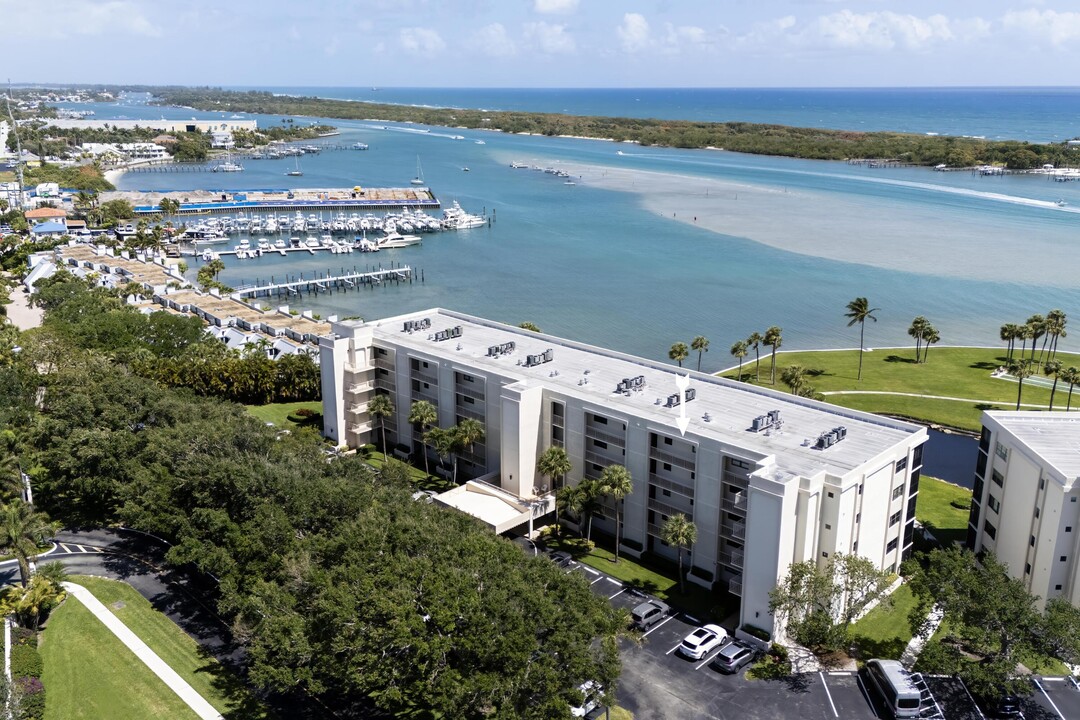 200 Intracoastal Pl in Jupiter, FL - Building Photo