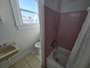 2904 W Chestnut St in Tampa, FL - Building Photo - Building Photo