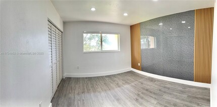 7440 Miami Lakes Dr in Miami Lakes, FL - Building Photo - Building Photo