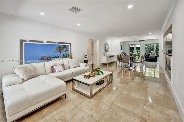 814 NE 4th St in Hallandale Beach, FL - Foto de edificio - Building Photo