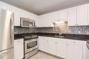 614 Pond St, Unit 2-102 in Braintree, MA - Building Photo
