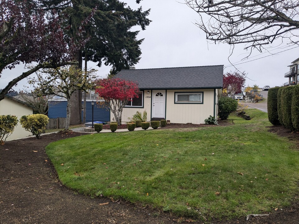 1304 N 34th St in Renton, WA - Foto de edificio