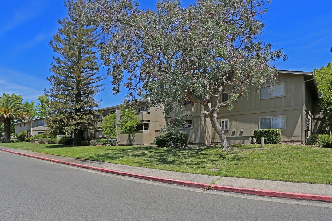 Silver Oaks Apartments in Rocklin, CA - Building Photo