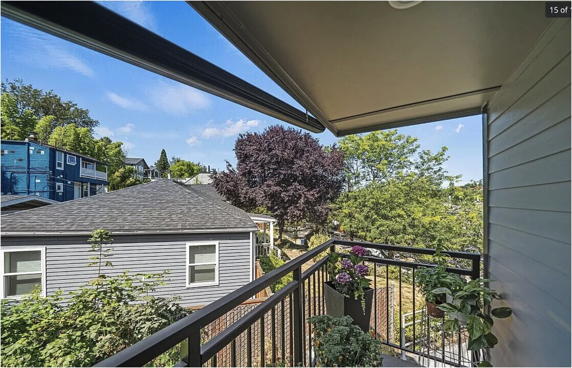 2626 E Madison St, Unit 11 in Seattle, WA - Foto de edificio