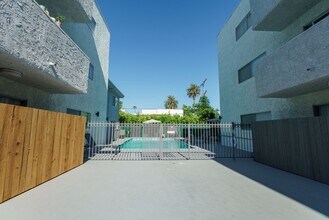 616 North Sweetzer Avenue in Los Angeles, CA - Foto de edificio - Building Photo