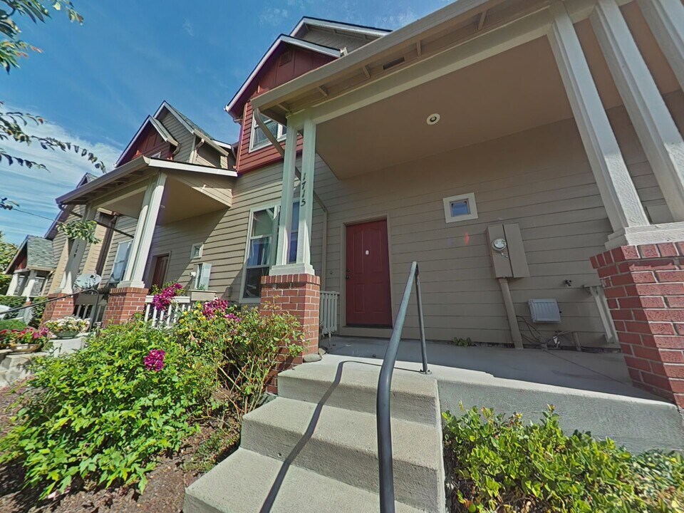 1715 SW Stanford St in Corvallis, OR - Building Photo