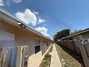 905 9th St in West Palm Beach, FL - Foto de edificio - Building Photo