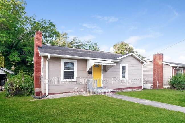 726 W 25 1/2 St in Winston-Salem, NC - Building Photo - Building Photo