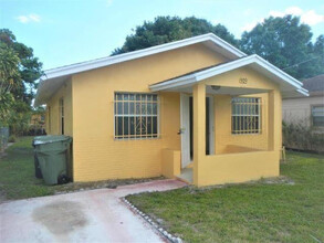 909 SE Nassau Ave in Stuart, FL - Building Photo - Building Photo