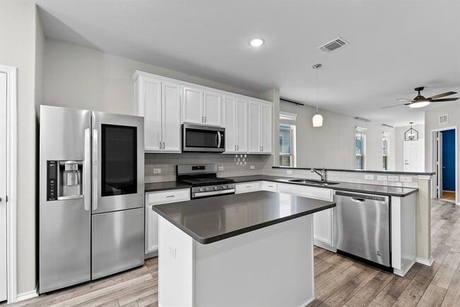 129 Bracken Fern Ln in Georgetown, TX - Building Photo - Building Photo