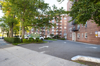 Valerie Arms Apartment in Little Neck, NY - Building Photo - Building Photo