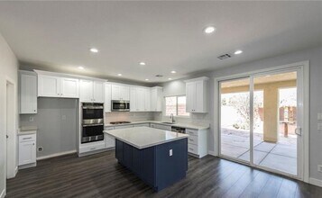 592 Okehampton Ct in Las Vegas, NV - Building Photo - Building Photo