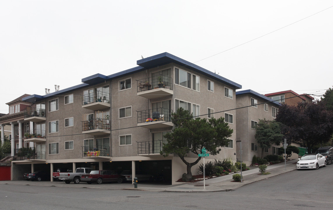 Centennial Apartments in Seattle, WA - Building Photo