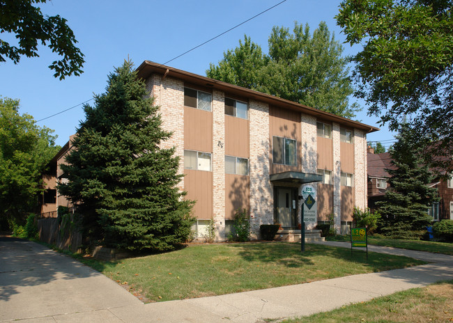 Seymour Manor Apartments in Lansing, MI - Foto de edificio - Building Photo