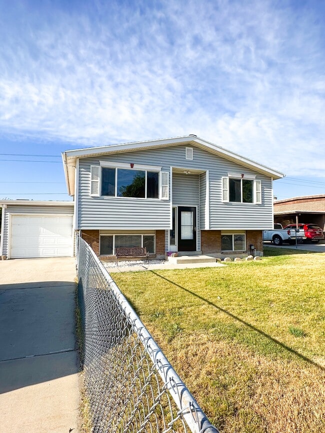 property at 1545 Barbara Cir