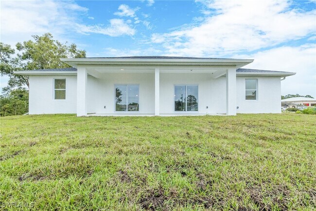 5125-5127 24th St SW in Lehigh Acres, FL - Building Photo - Building Photo