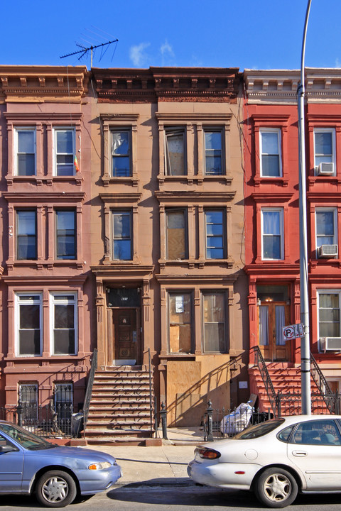 631 Saint Marks Ave in Brooklyn, NY - Building Photo