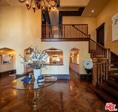617 N Alpine Dr in Beverly Hills, CA - Building Photo - Building Photo