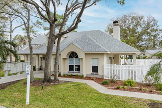 Fairway Palms in Sun City Center, FL - Building Photo - Building Photo