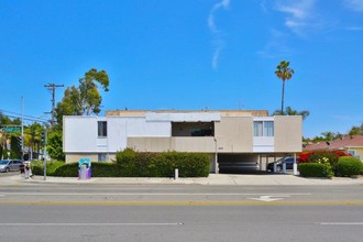 820-822 W Washington Ave in Santa Ana, CA - Building Photo - Primary Photo