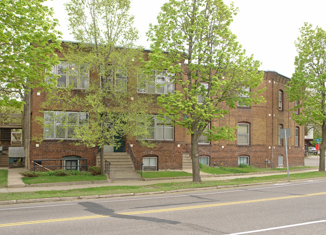 904-906 Raymond Ave in St. Paul, MN - Foto de edificio - Building Photo