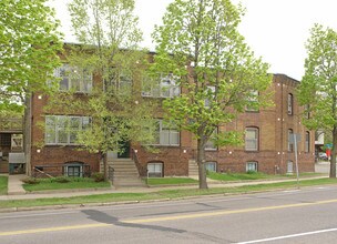 Raymond Flats in St. Paul, MN - Building Photo - Building Photo