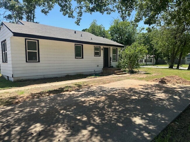 property at 4520 N Hamilton Dr