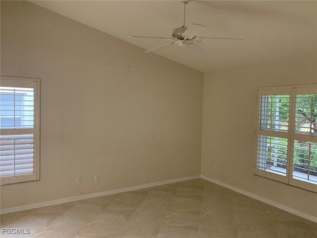 property at 1909 W Crown Pointe Blvd