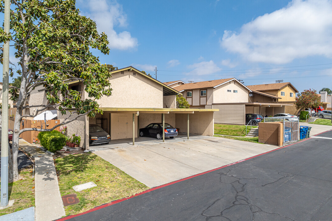 Melrose Place Townhomes in Chula Vista, CA - Building Photo