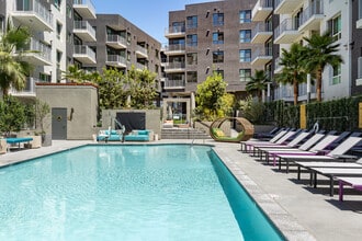 The Ovelo Hollywood in Los Angeles, CA - Foto de edificio - Building Photo